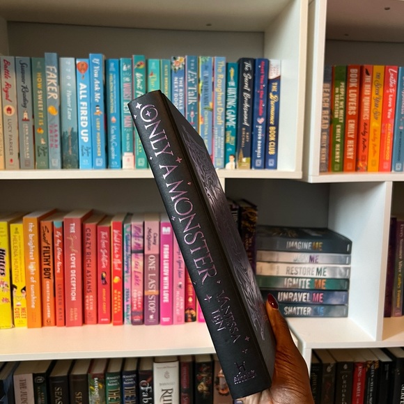 Only a monster by Vanessa Len special edition - Picture 3 of 8